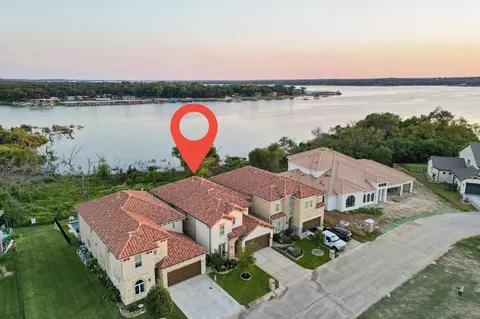 9053 Lakeside Dr, Fort Worth, TX 76179