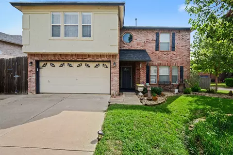 2018 Baker Dr, Corinth, TX 76210