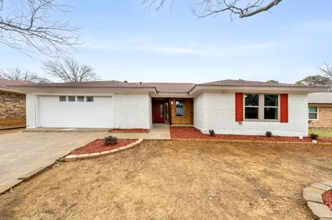 2105 Sexton Dr, Arlington, TX 76015