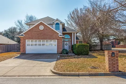 6800 Moss Ln, North Richland Hills, TX 76182