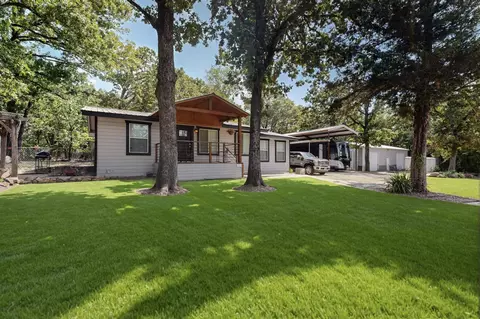 2895 Honey Bee Ln, Wills Point, TX 75169