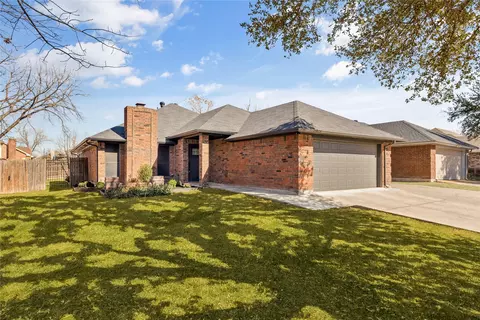 7417 Sean Dr, North Richland Hills, TX 76182