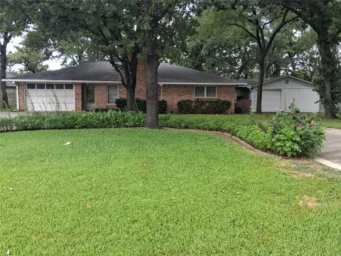 209 Modoc Trl, Lake Kiowa, TX 76240