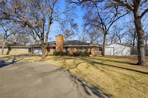 209 Modoc Trl, Lake Kiowa, TX 76240