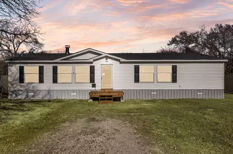 1906 Evelyn St, Hawk Cove, TX 75474