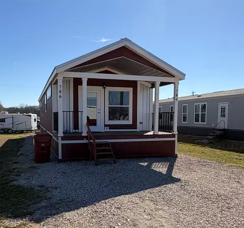 786 Holiday Village Dr, Quitman, TX 75783