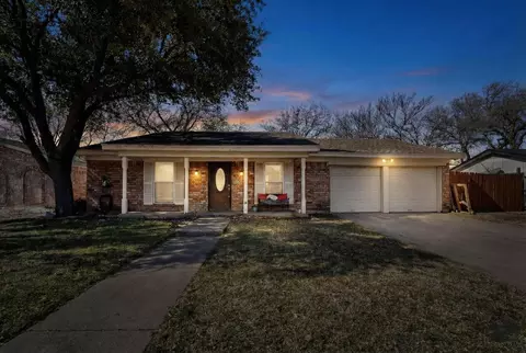 2205 Shady Brook Dr, Bedford, TX 76021