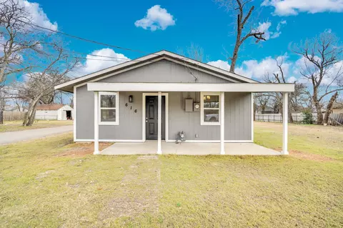 616 Sabine Ave, Cleburne, TX 76031