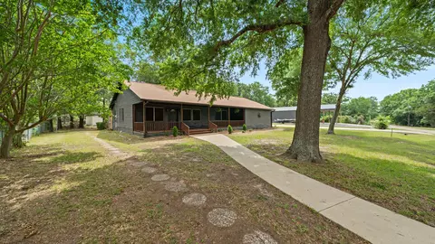 129 King Arthur Rd, Mabank, TX 75156