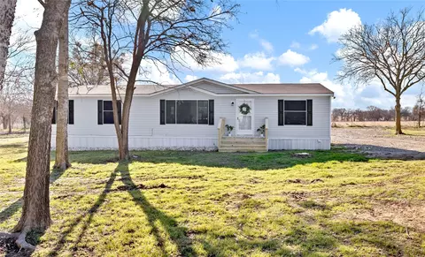 8124 Country Manor Ln, Alvarado, TX 76009