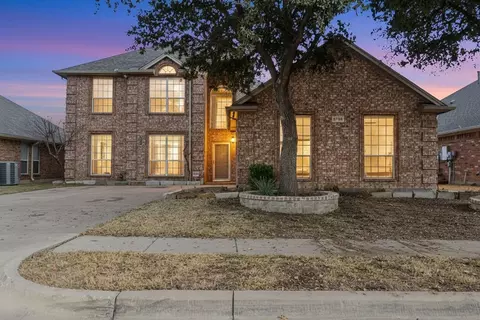 5708 Table Rock Dr, Fort Worth, TX 76131