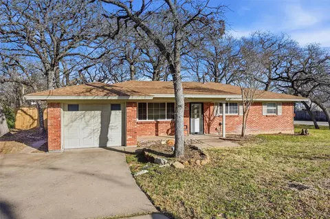 2900 Chippewa Trl, Lake Worth, TX 76135