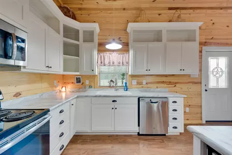 Kitchen - 13931 County Road 2919 Rd, Eustace, TX 75124 photo 2 of 4