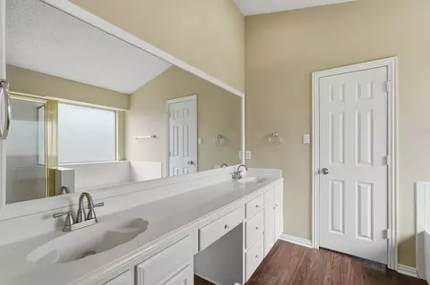 Bath - 111 Taos Loop, Aledo, TX 76008 photo 1 of 3