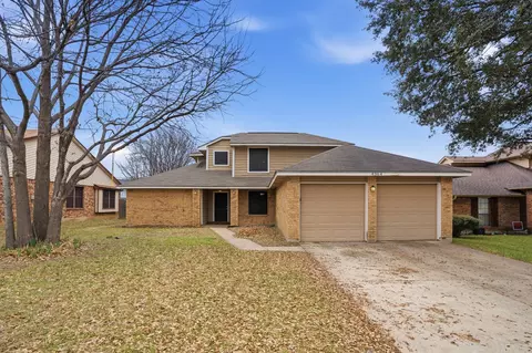 4364 Bentley Dr, Grand Prairie, TX 75052