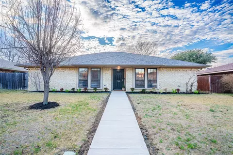 1924 Sierra Dr, Lewisville, TX 75077