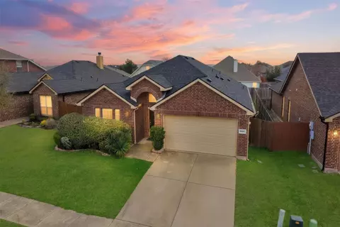 2007 Sterling Gate Dr, Heartland, TX 75126