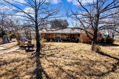 610 S Cardinal Rd, Azle, TX 76020
