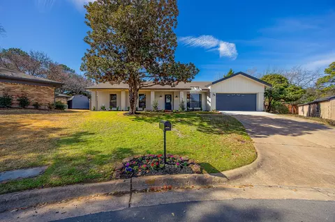 3025 Hillcrest Ct, Grapevine, TX 76051
