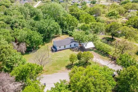 238 Briar Oaks Dr, Azle, TX 76020