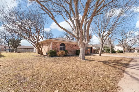 1613 Lamplighter Ln, Edgecliff Village, TX 76134