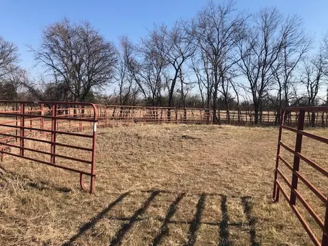 9061 Crow Wright Rd, Sanger, TX 76266 photo 3