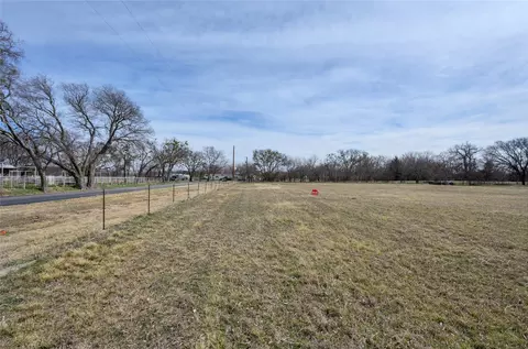 9061 Crow Wright Rd, Sanger, TX 76266