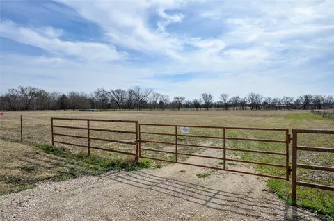 9061 Crow Wright Rd, Sanger, TX 76266 photo 6