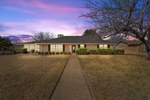 9313 Tree Lake Dr, Waco, TX 76708