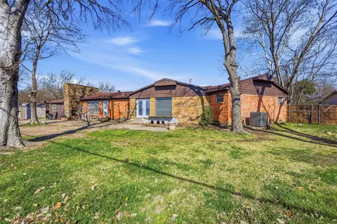 660 W Main St, Lancaster, TX 75146