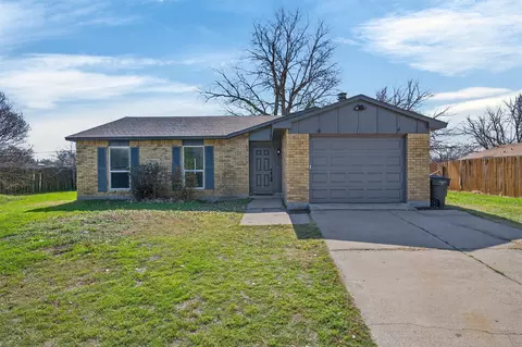 2308 Foxglen Ct, Fort Worth, TX 76131