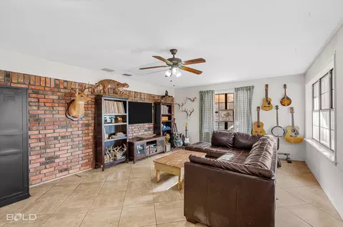 Living - 16591 Highway 157, Plain Dealing, LA 71064 photo 5 of 5