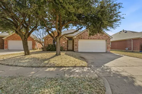 524 Paddle Dr, Crowley, TX 76036