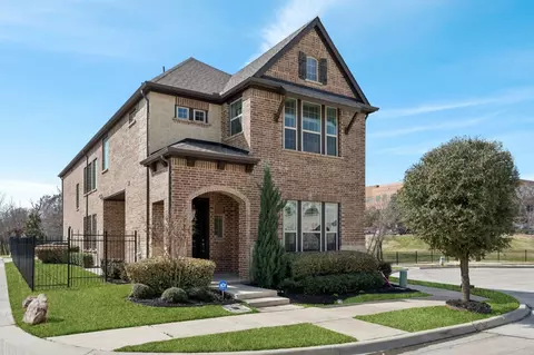 648 Courtyard Ln, Irving, TX 75039