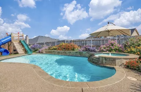 113 Rain Cloud Dr, Waxahachie, TX 75165