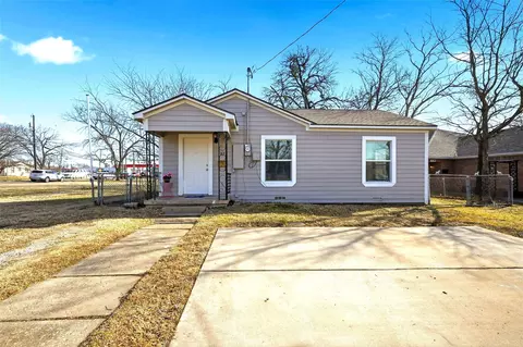 1823 N Crockett St, Sherman, TX 75092