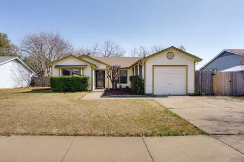 5505 Creek Valley Dr, Arlington, TX 76018
