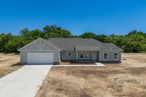 319 Smyrna Meadows Ln, Sunset, TX 76270