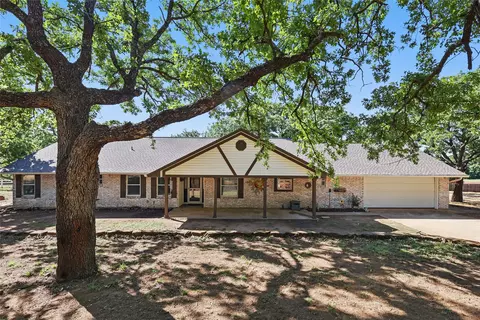 2204 Church Dr, Corinth, TX 76210