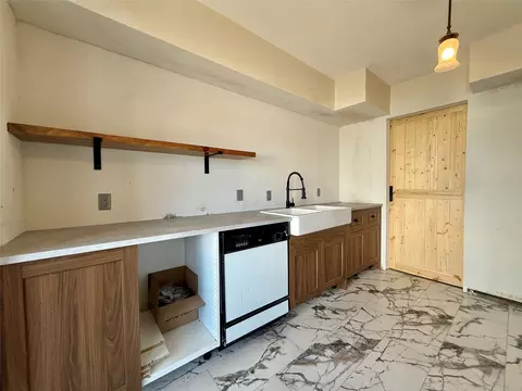 7830 Meadow Park Dr #209, Dallas, TX 75230