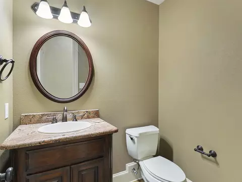Bath - 830 Echo Dr, Prosper, TX 75078 photo 3 of 5
