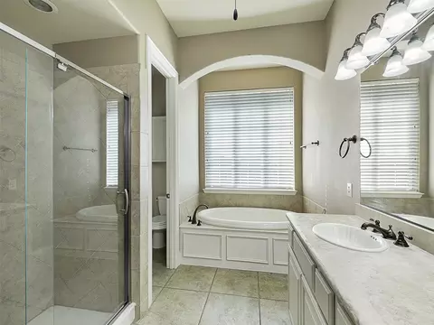 Bath - 830 Echo Dr, Prosper, TX 75078 photo 2 of 5