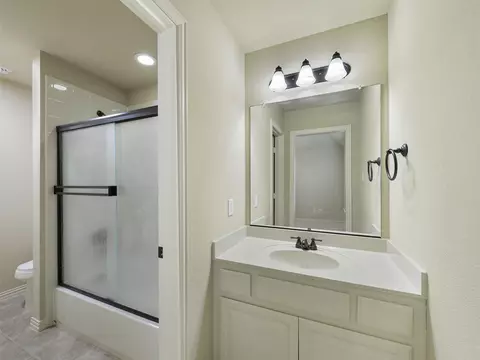Bath - 830 Echo Dr, Prosper, TX 75078 photo 4 of 5