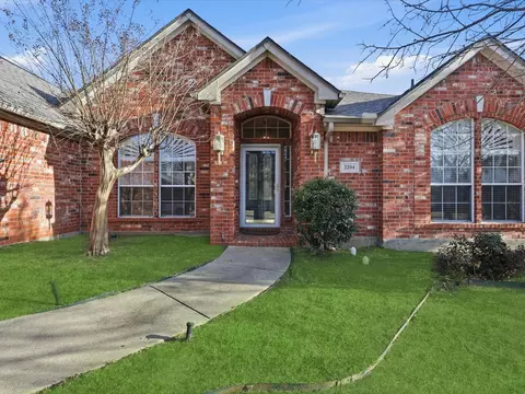 2204 Woods Edge Ct, Corinth, TX 76210