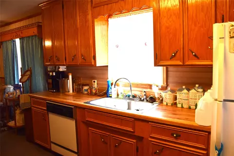 Kitchen - 145 Loop Rd, Minden, LA 71055 photo 3 of 4