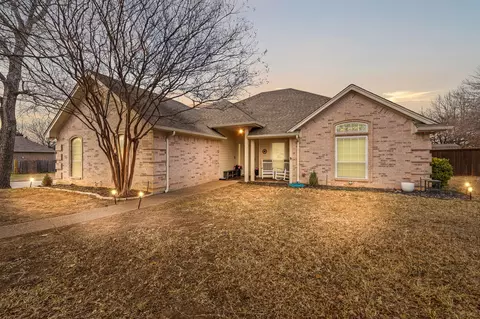201 Brianne Ct, Joshua, TX 76058