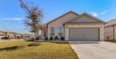 8532 Sandy Park Dr, Fort Worth, TX 76179