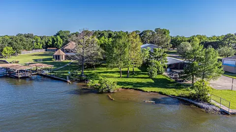 1712 Island Village Ct, Granbury, TX 76048