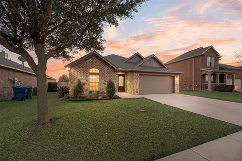 620 S Heights Dr, Crowley, TX 76036
