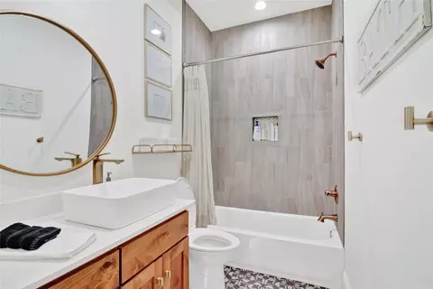 Bath - 1201 Brookside Dr, Denison, TX 75020 photo 2 of 4